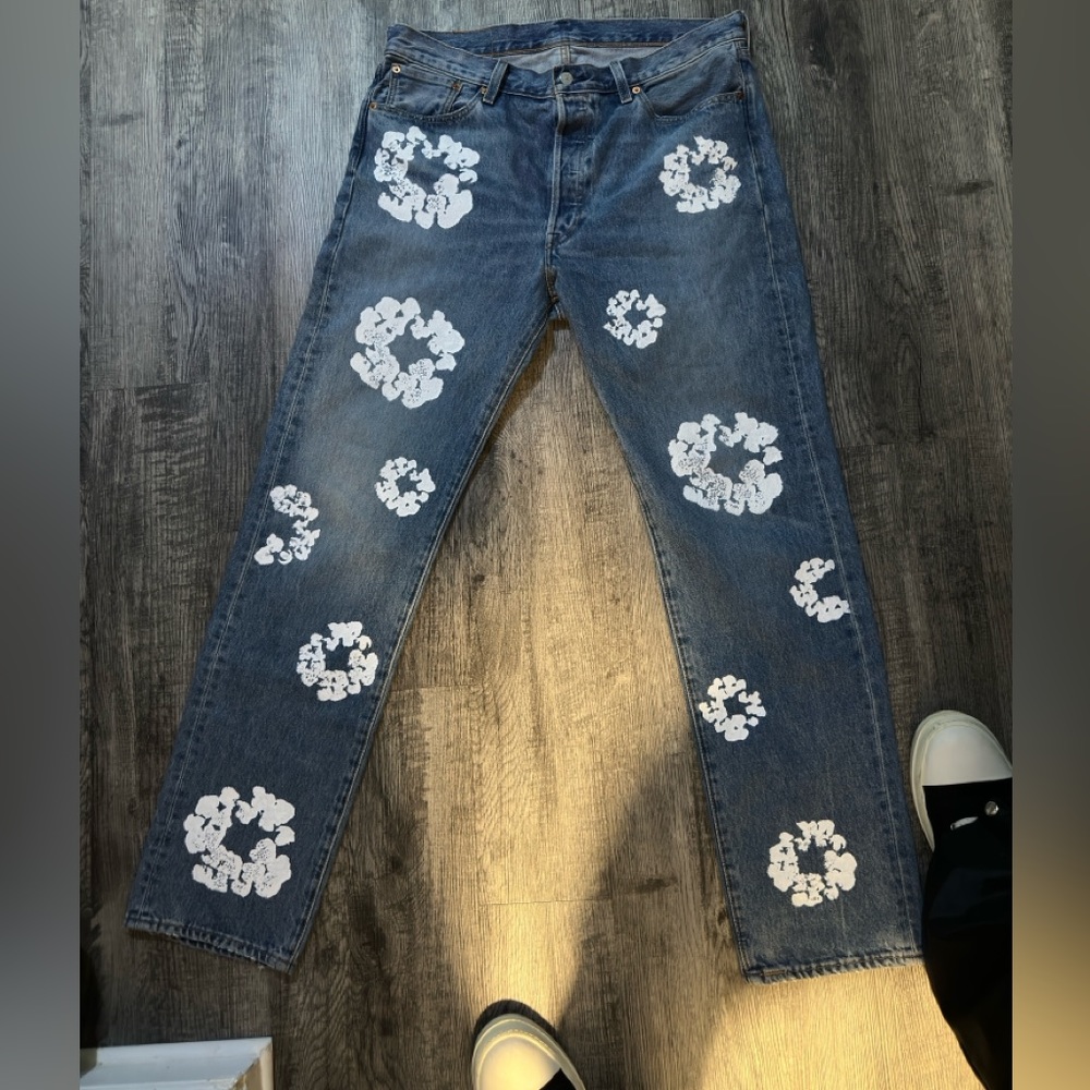 DENIM TEARS X Levi’s THE COTTON WREATH JEAN LIGHT WASH